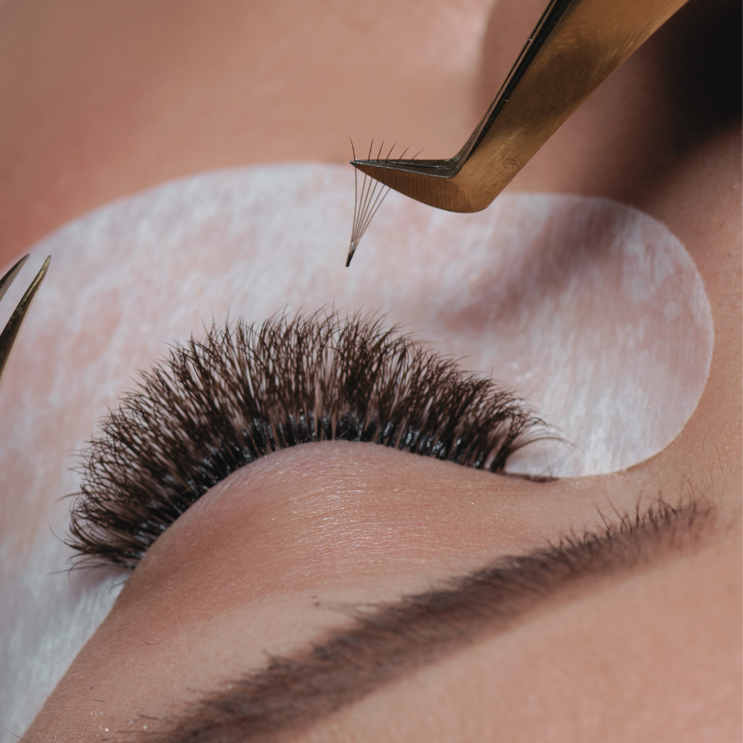 Hybrid Lash Extensions Image